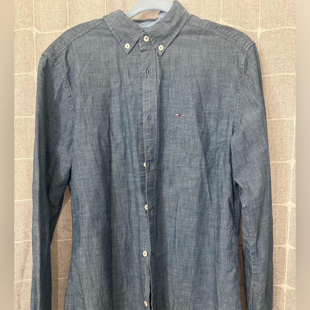 Tommy Hilfiger button up. Never worn.